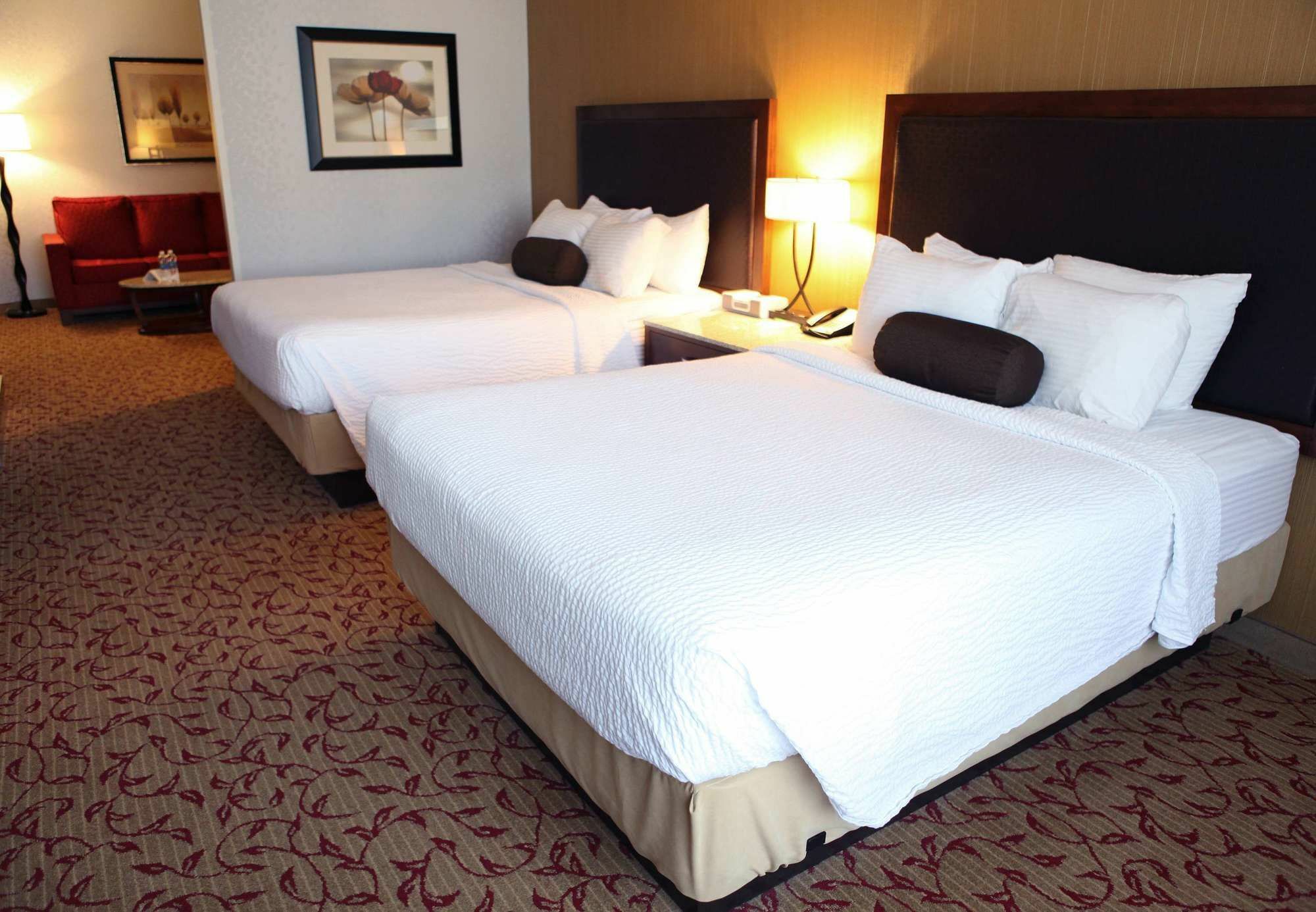 Hotel Springhill By Marriott 3*